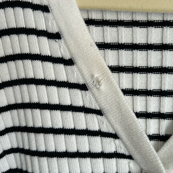 Ralph Lauren cardigan Size Medium ribbed striped V Neck stripes white and black - Picture 7 of 7